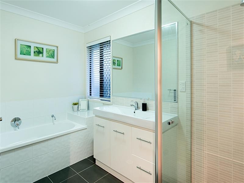 13 Ayr Street, Morningside QLD 4170