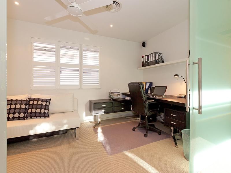 69 Gordon Street, Hawthorne QLD 4171