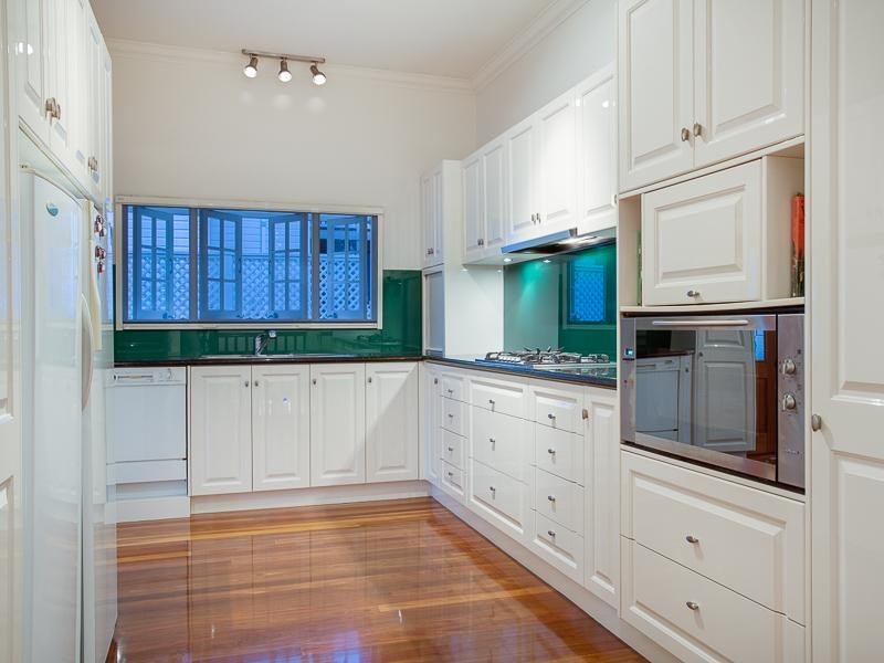 30 Philip Street, Hawthorne QLD 4171