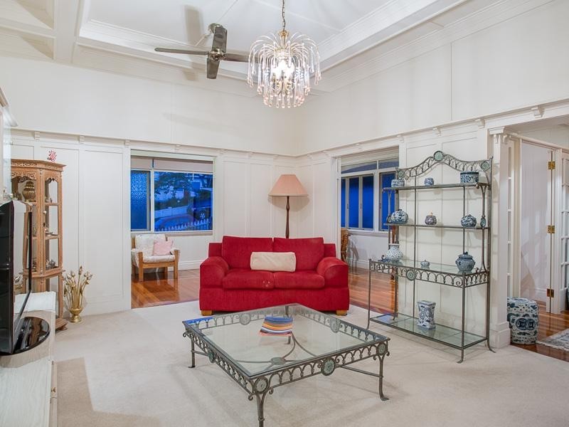 30 Philip Street, Hawthorne QLD 4171