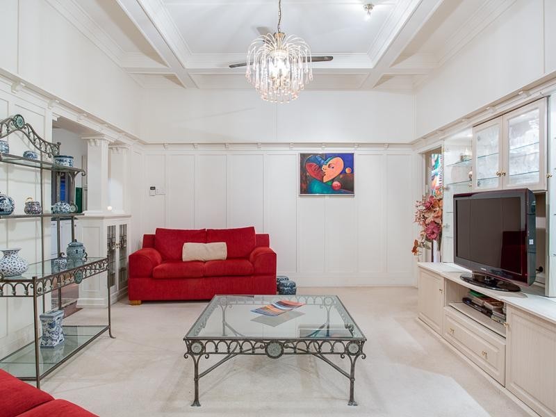 30 Philip Street, Hawthorne QLD 4171