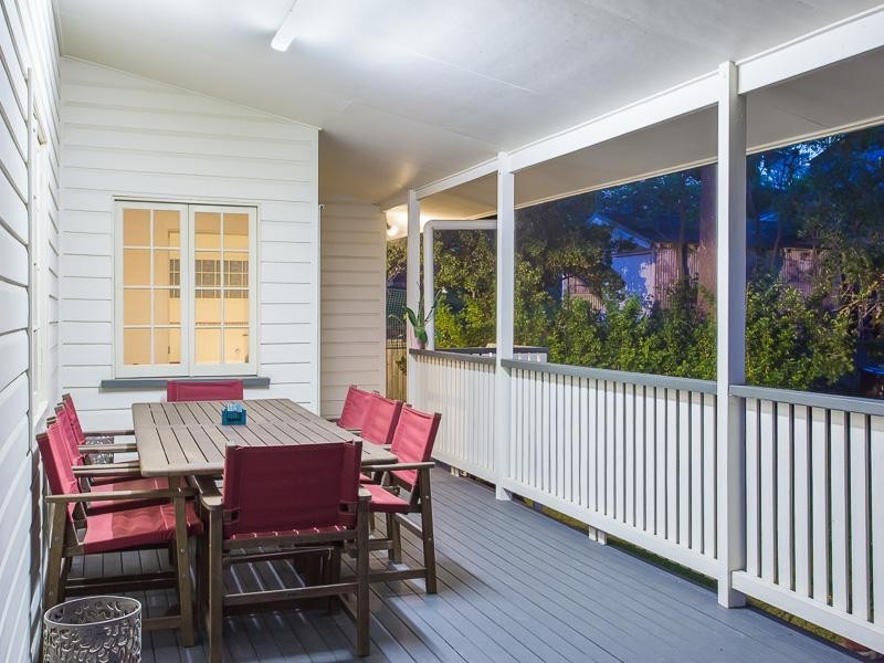 30 Philip Street, Hawthorne QLD 4171