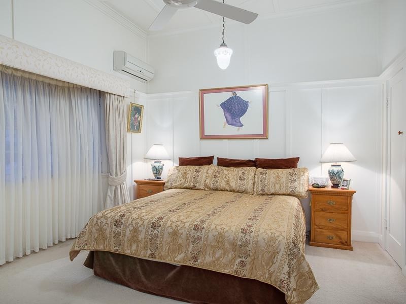 30 Philip Street, Hawthorne QLD 4171