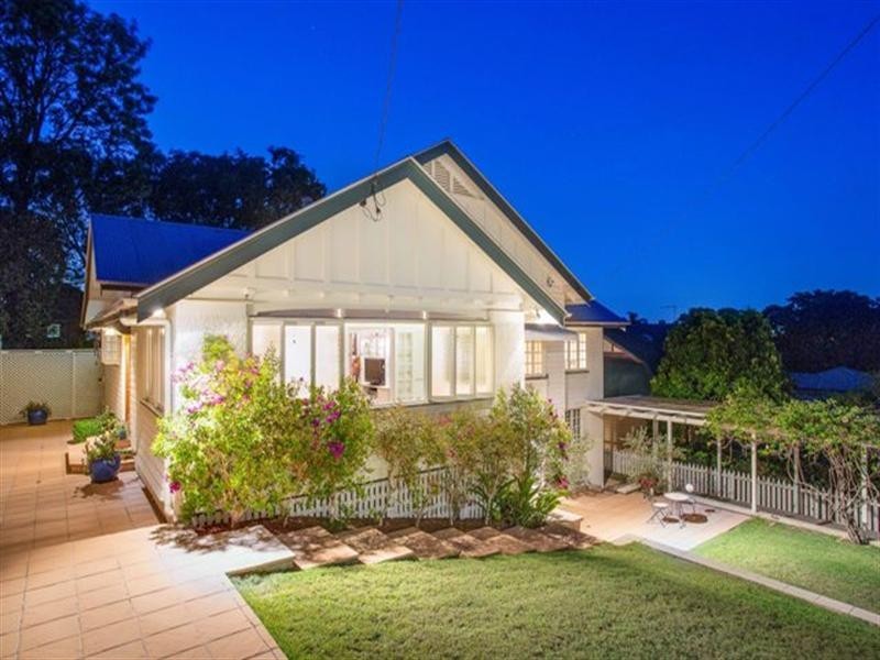 30 Philip Street, Hawthorne QLD 4171