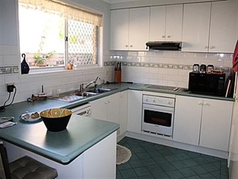 11 Cedar Street, Cannon Hill QLD 4170