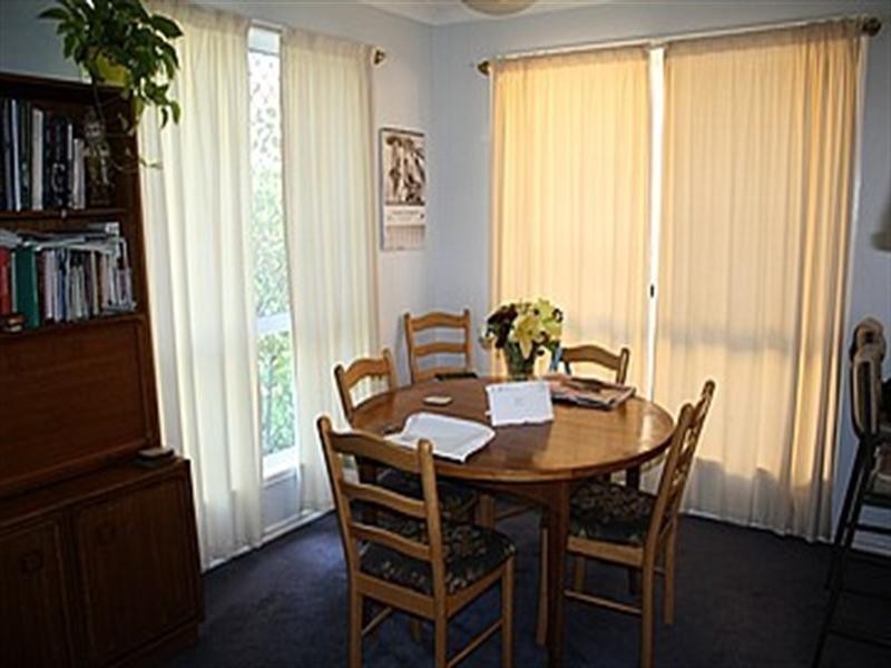 11 Cedar Street, Cannon Hill QLD 4170