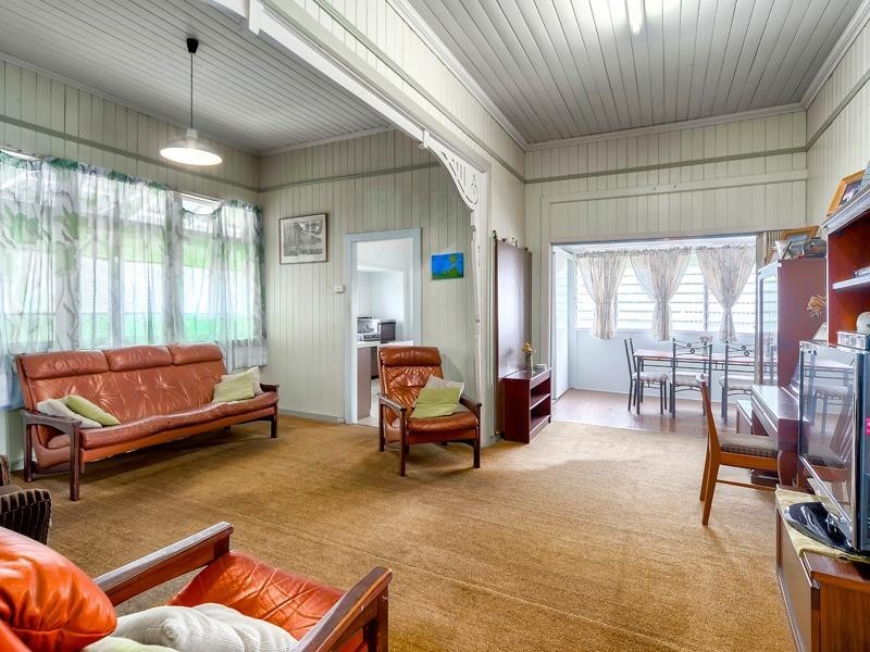 111 Malcolm Street, Hawthorne QLD 4171