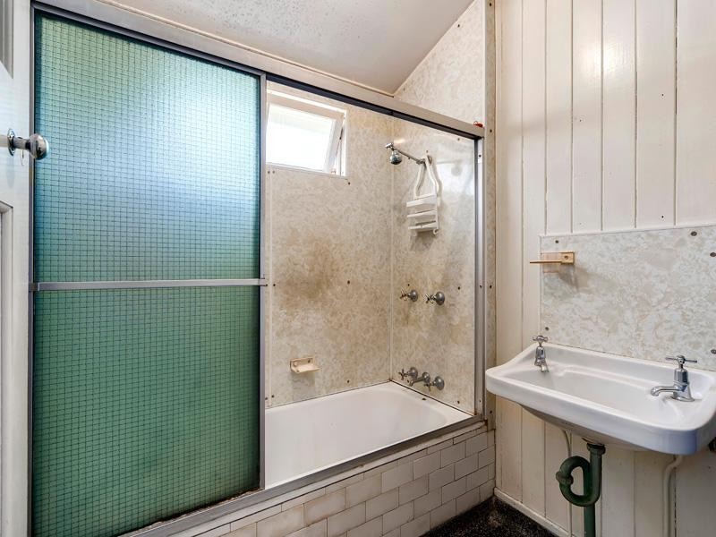 111 Malcolm Street, Hawthorne QLD 4171