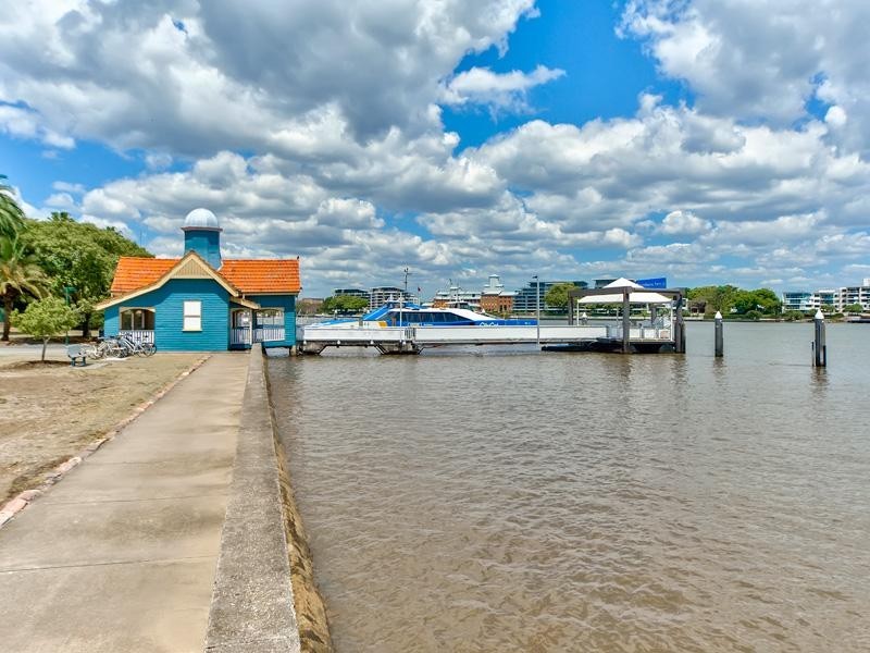 111 Malcolm Street, Hawthorne QLD 4171