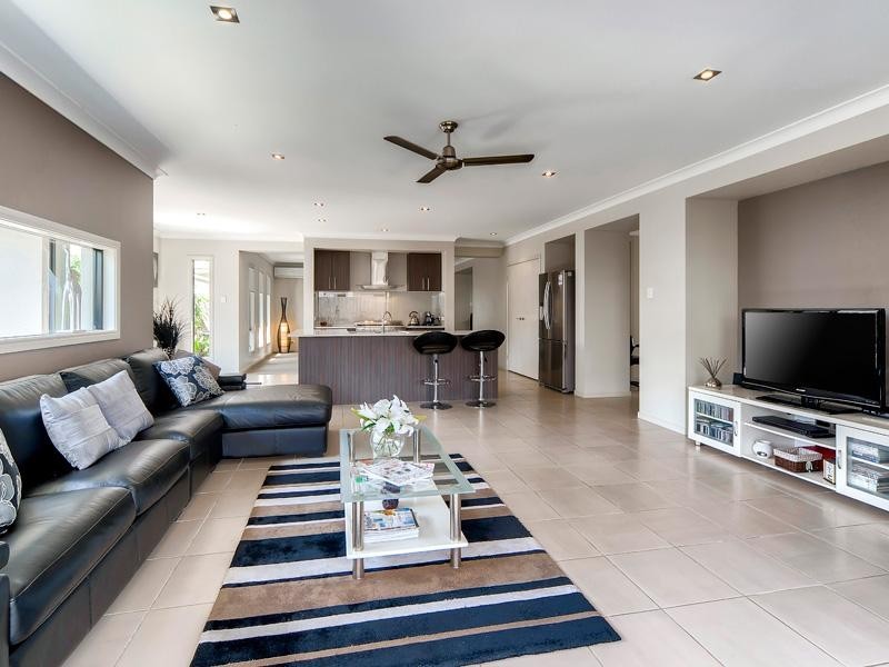 16 Feathertail Place, Gumdale QLD 4154