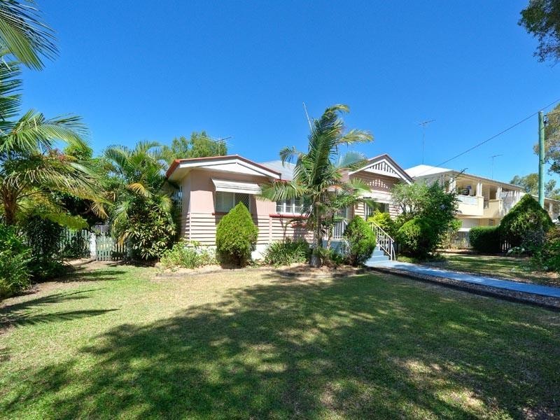 81 Riding Road, Hawthorne QLD 4171