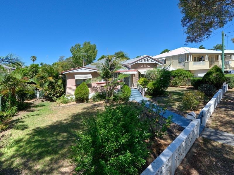 81 Riding Road, Hawthorne QLD 4171
