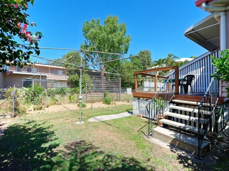 81 Riding Road, Hawthorne QLD 4171