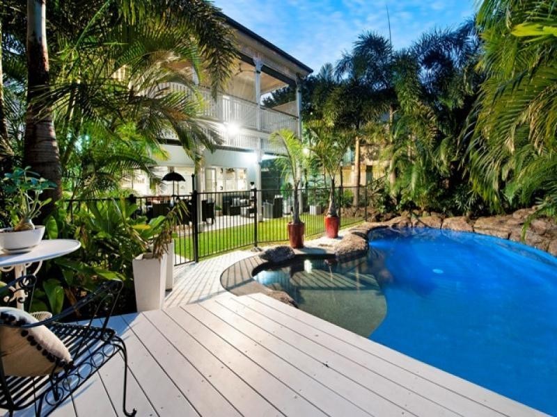 16 Cambridge Street, Bulimba QLD 4171