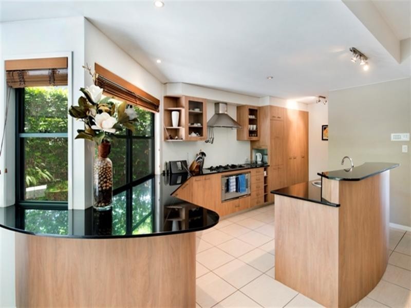 63 Virginia Avenue, Hawthorne QLD 4171
