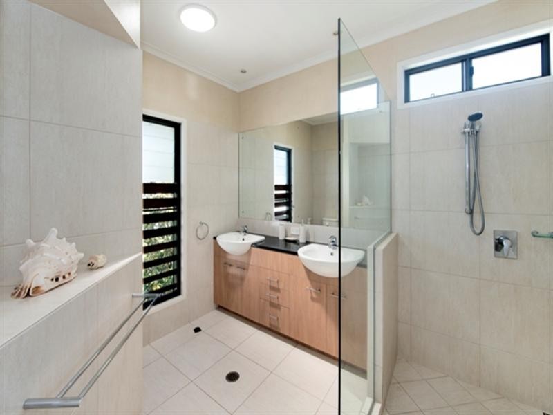63 Virginia Avenue, Hawthorne QLD 4171
