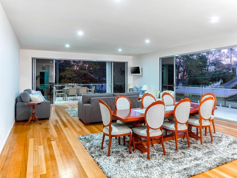 27 Aaron Avenue, Hawthorne QLD 4171