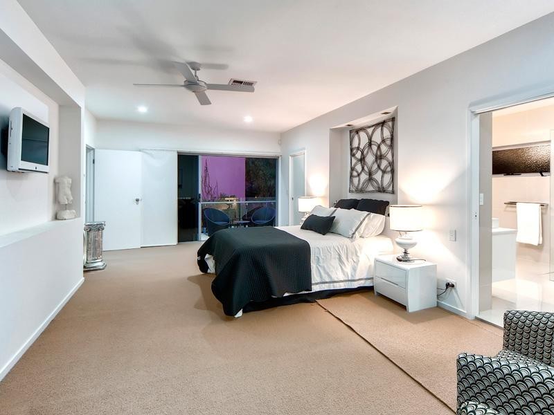 27 Aaron Avenue, Hawthorne QLD 4171