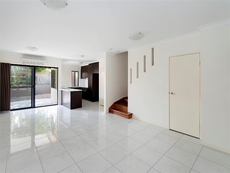 15A Houthem Street, Camp Hill QLD 4152