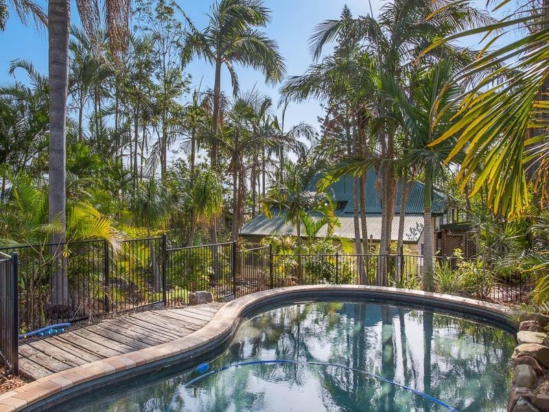 16 Long Street, Camp Hill QLD 4152