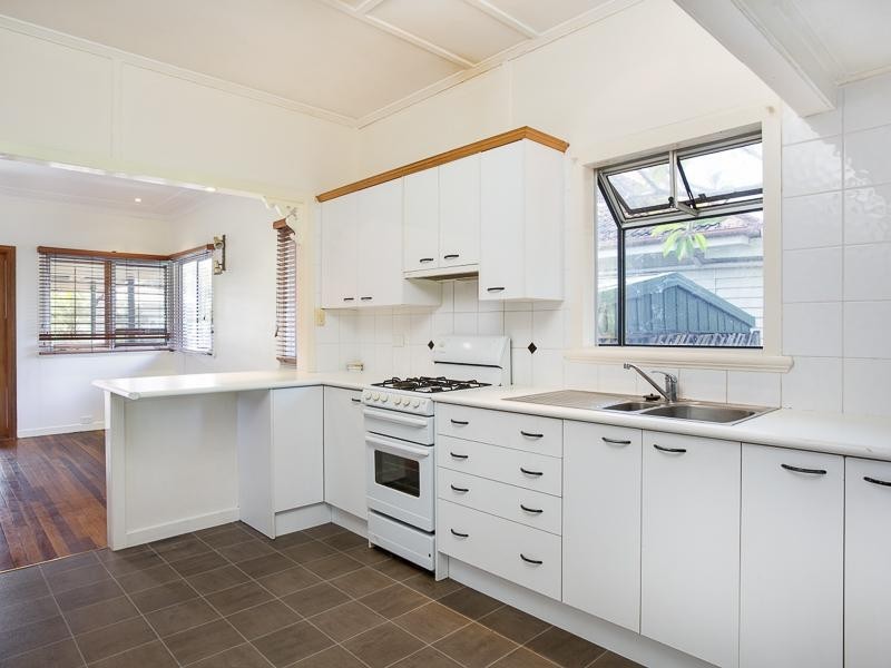 16 Long Street, Camp Hill QLD 4152
