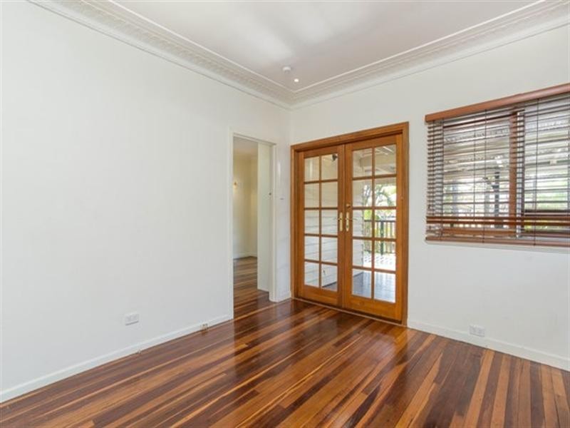 16 Long Street, Camp Hill QLD 4152