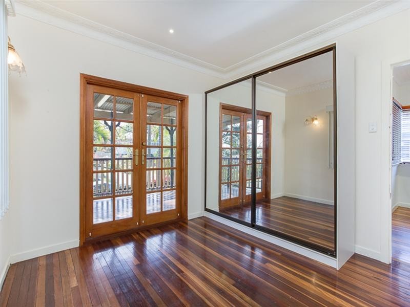 16 Long Street, Camp Hill QLD 4152