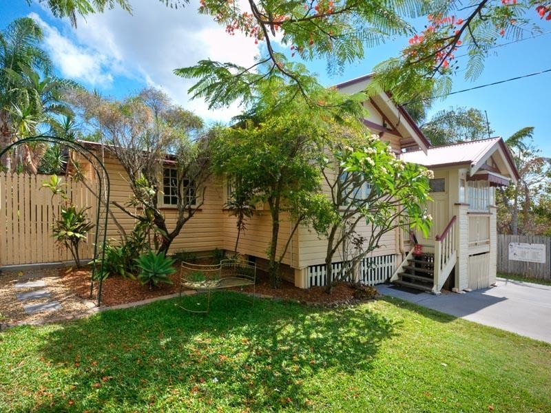 34 Russell Avenue, Norman Park QLD 4170
