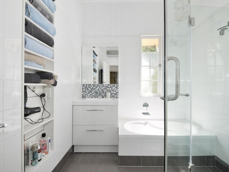 34 Russell Avenue, Norman Park QLD 4170