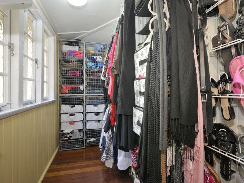 34 Russell Avenue, Norman Park QLD 4170