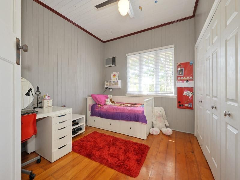 34 Russell Avenue, Norman Park QLD 4170