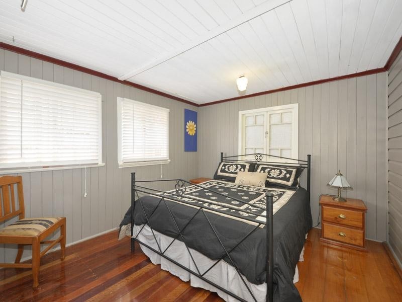 34 Russell Avenue, Norman Park QLD 4170