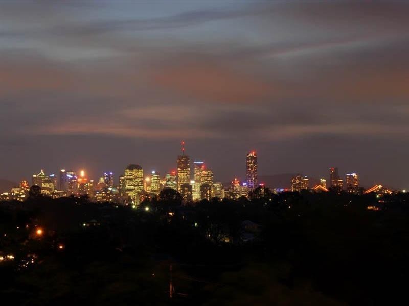 16 Russell Avenue, Norman Park QLD 4170