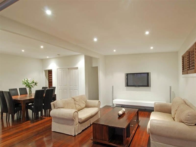 16 Russell Avenue, Norman Park QLD 4170