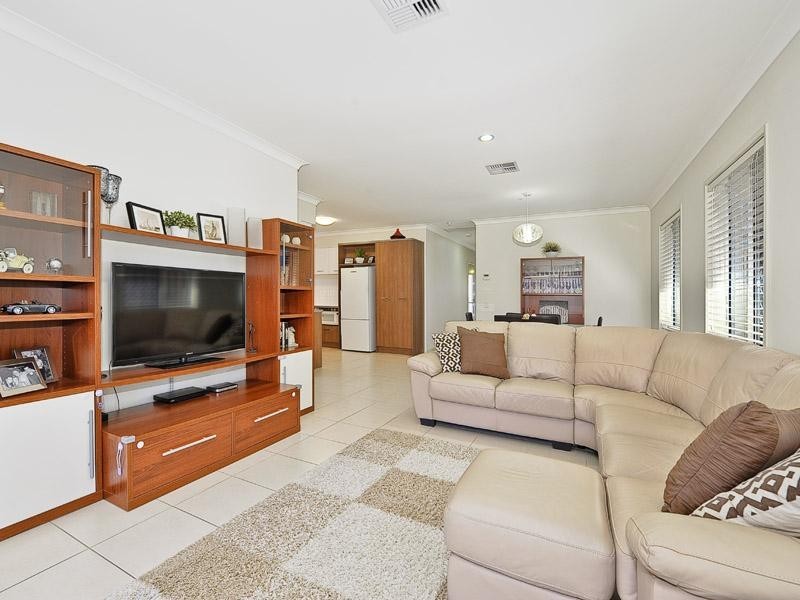 4 Diamantina Crescent, Fitzgibbon QLD 4018