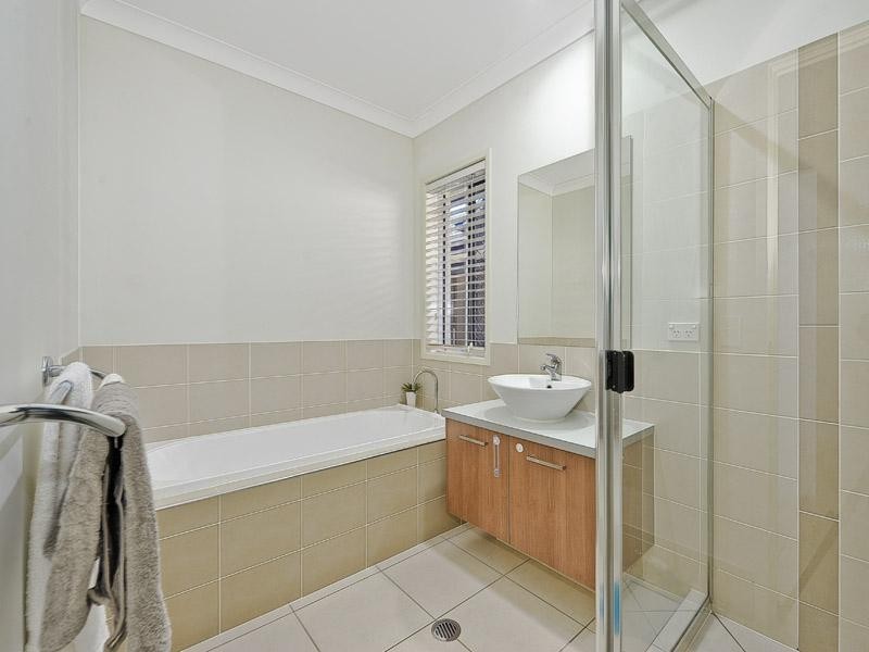 4 Diamantina Crescent, Fitzgibbon QLD 4018