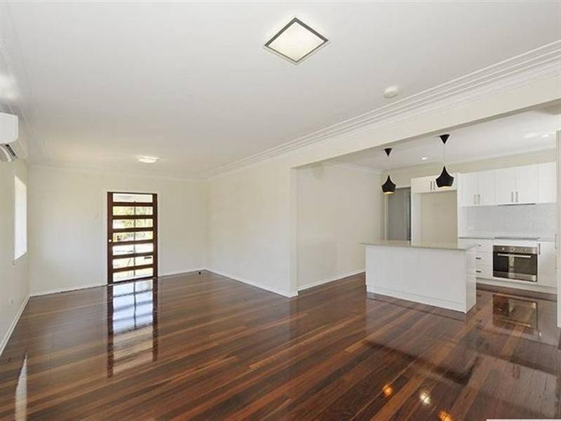 8 Robbies Avenue, Carina QLD 4152