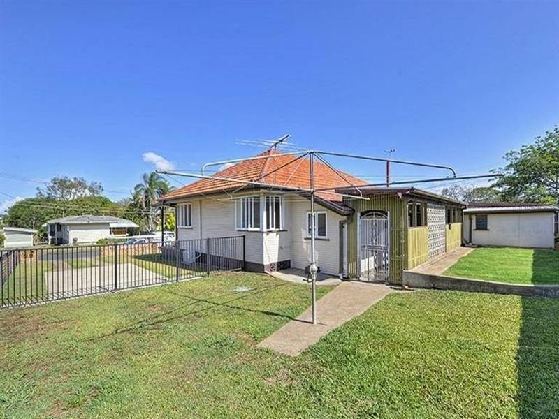 8 Robbies Avenue, Carina QLD 4152
