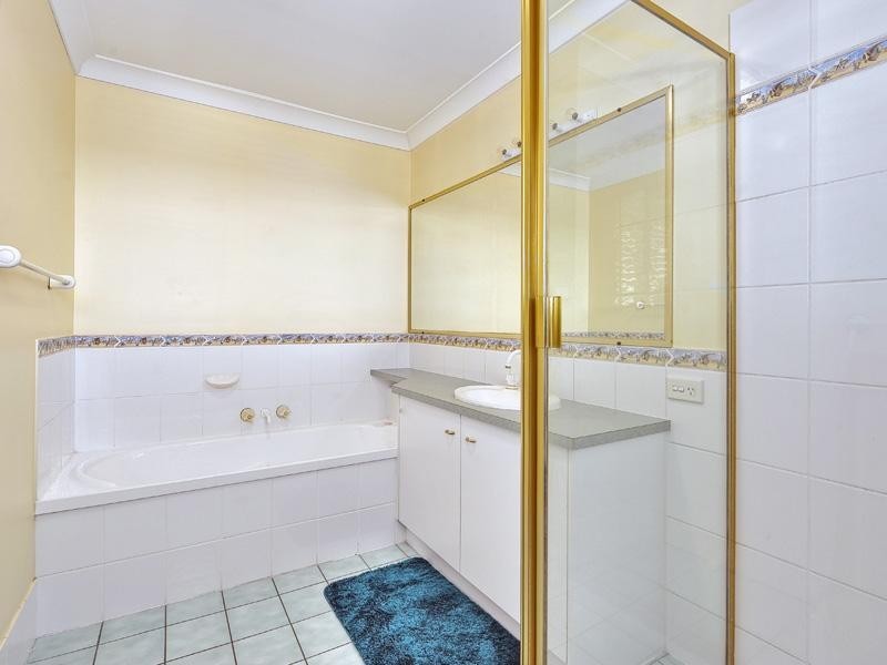 94 Silky Oak Crescent, Carindale QLD 4152