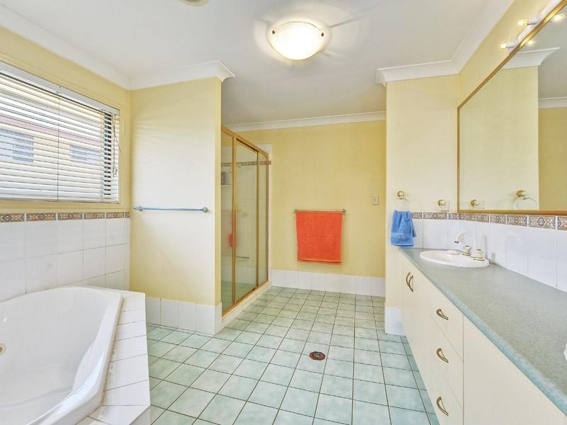 94 Silky Oak Crescent, Carindale QLD 4152