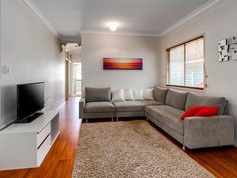 16 Moore Street, Morningside QLD 4170