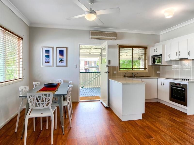 16 Moore Street, Morningside QLD 4170