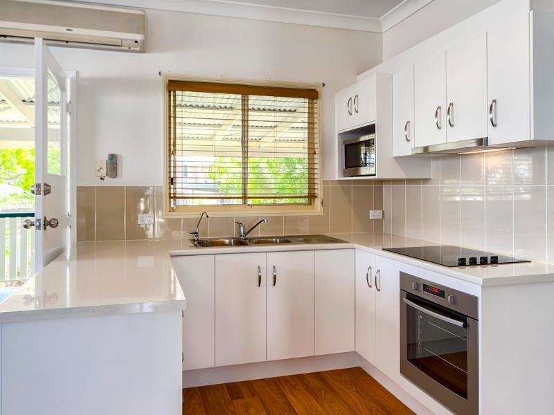 16 Moore Street, Morningside QLD 4170