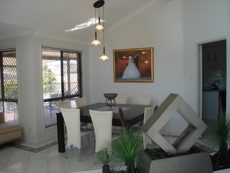 5 Aspen Street, Carindale QLD 4152