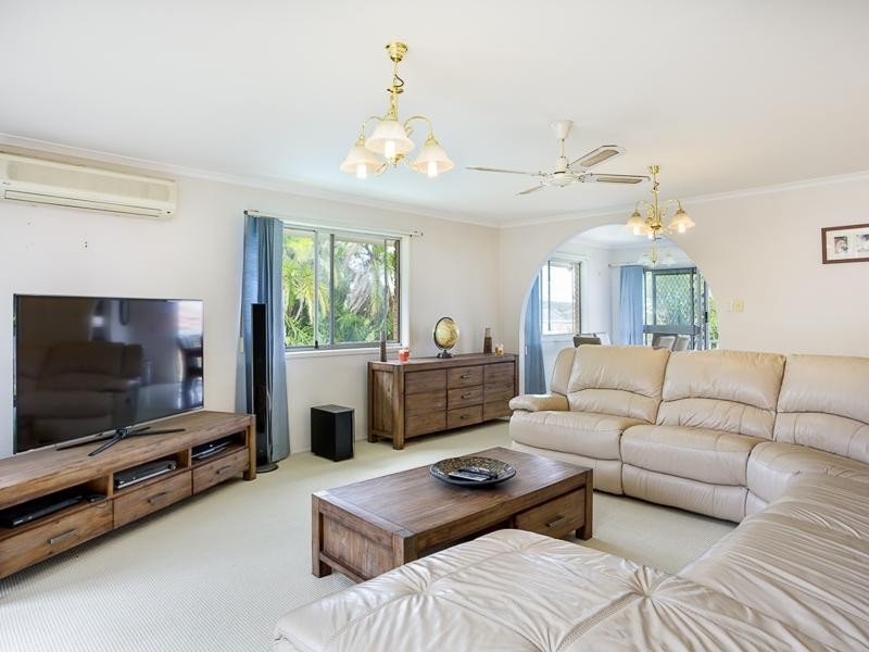 2 Bluebell Street, Mansfield QLD 4122