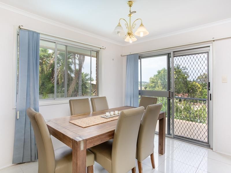 2 Bluebell Street, Mansfield QLD 4122