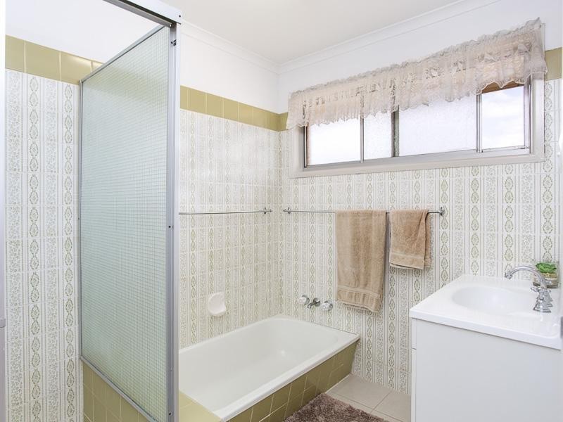 2 Bluebell Street, Mansfield QLD 4122