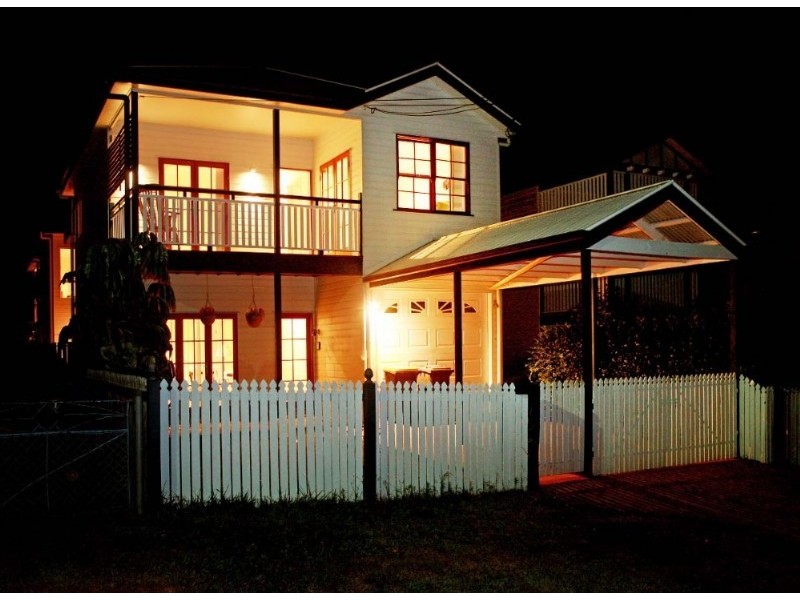 11 Thynne Avenue, Norman Park QLD 4170