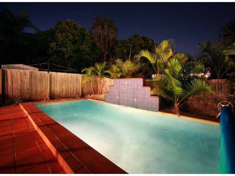 11 Thynne Avenue, Norman Park QLD 4170