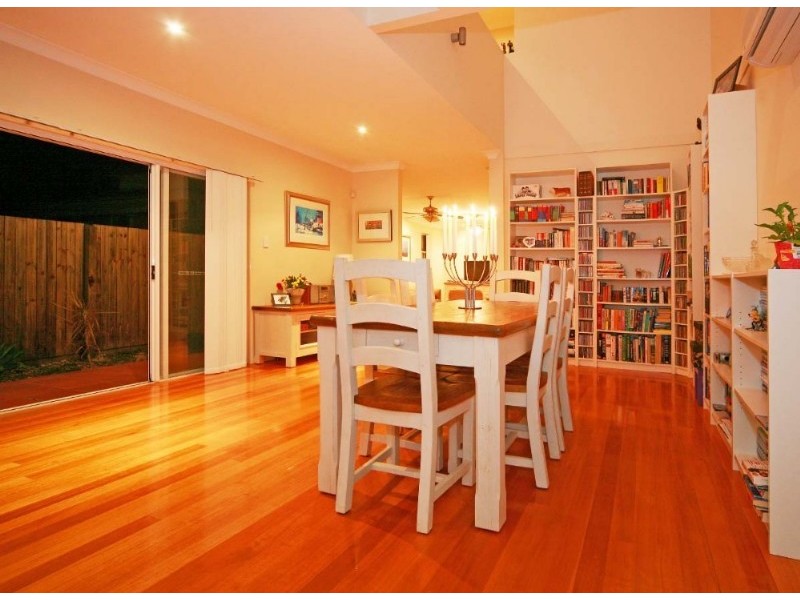 11 Thynne Avenue, Norman Park QLD 4170